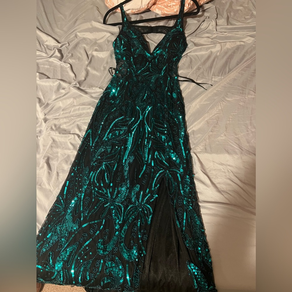 PROM DRESS - Picture 3 of 4